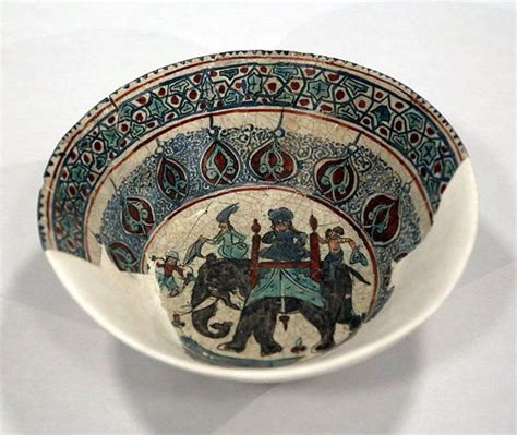 Bowl with Eagle Handles – A testament to Seljuk mastery of decorative ceramics!