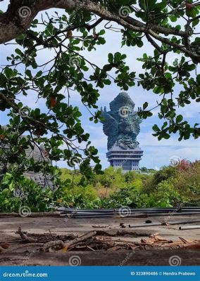 Garuda Wisnu Kencana: A Majestic Colossus Embodied in Stone and Devotion!