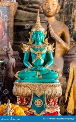 The Emerald Buddha Sculpture: Exquisite Detail and Symbolic Significance!