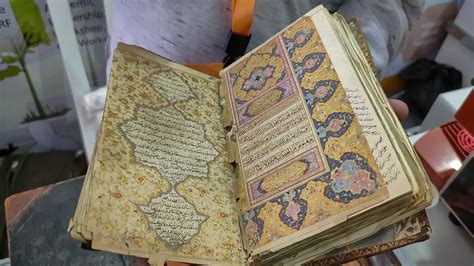 The Quran Manuscript: A Symphony of Ink and Gold!